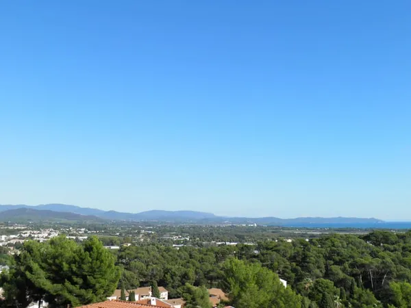 Appartement T3 avec terrasse, vue dégagée, garage et cave -