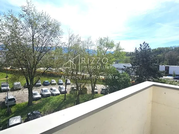 Vue dégagée, studio 26m2 avec balcon et cave