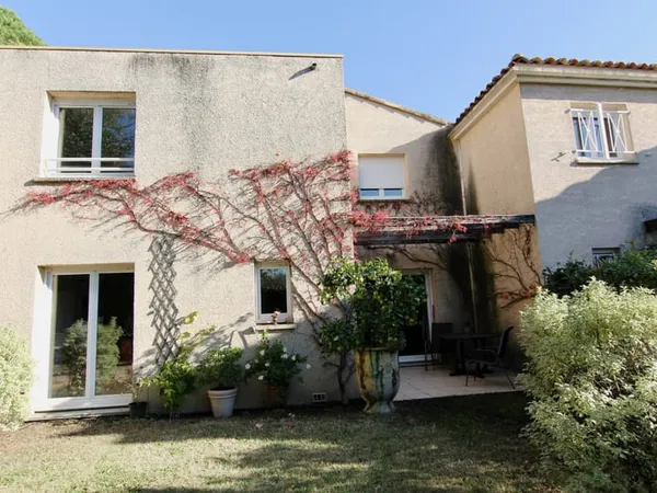 Appartement 5 pièces avec jardin, double garage