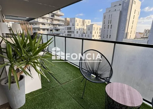 LYON 7 - SECTEUR JEAN JAURES / GIRONDINS - T3 AVEC TERRASSE EN ETAGE ELEVE