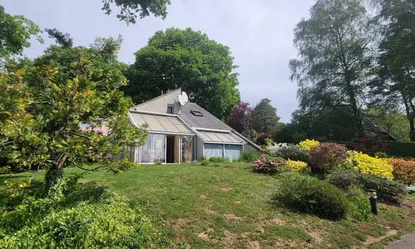 À VENDRE Pavillon d'architecte face au lac du Miel, cadre
