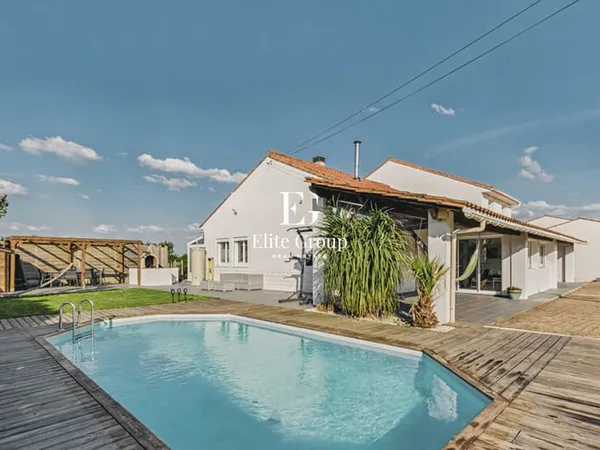 A Vendre Maison - Breuil-Magné - 6 Chambres - 178 m²