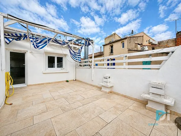 Élégante maison de village avec terrasse ensoleillée et gara