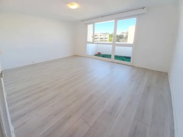 .2 pièces clair avec balcon et loggia 10 min du Mo Créteil