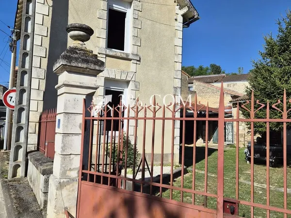 MAISON DE VILLAGE 85 + 25M2 SUR PARCELLE DE 570M2