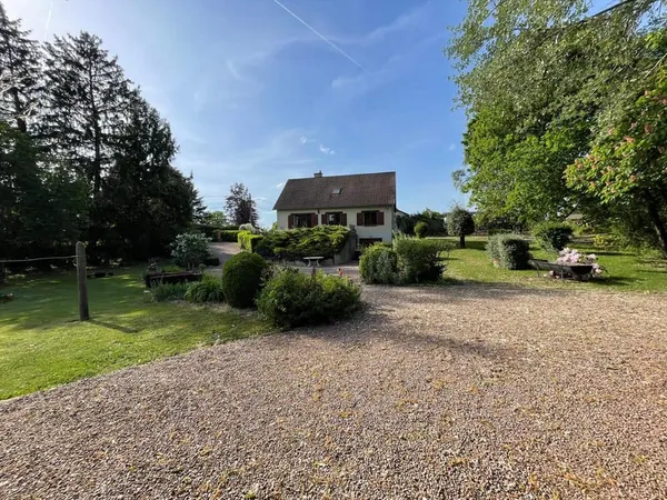 20mn's de Bourges - Maison offrant 112m² avec agréable jardin et double garage