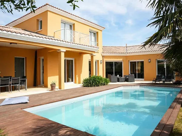 Les Sables d'Olonne - Maison 6 pièces, 201 m² avec jardin, piscine et double garage