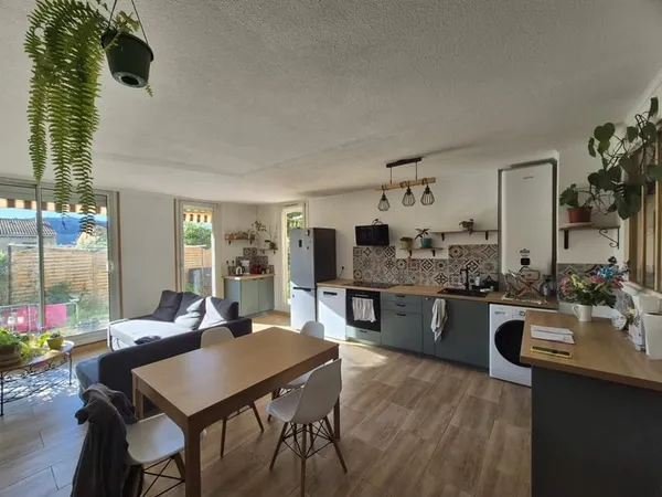 À LOUER - Superbe 3 pièces de 70 m² avec rez-de-jardin à Carros