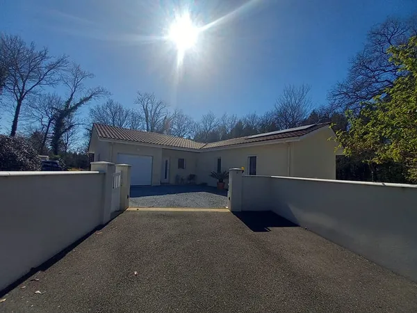 Maison contemporaine 4 chambres garage piscine