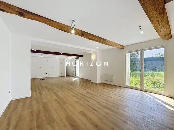 ST. DIDIER S/CHAL: CORPS DE FERME RÉNOVÉ 157 m², 349m2 terrai