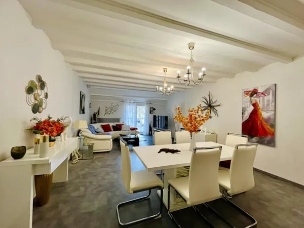 Saint Vit - Grand appartement en parfait état - garage