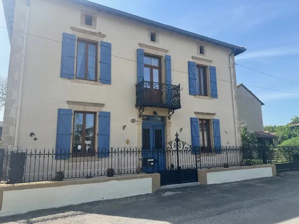 BEAUCHALOT - Maison de Charme de 200 m2 sur terrain de 1400