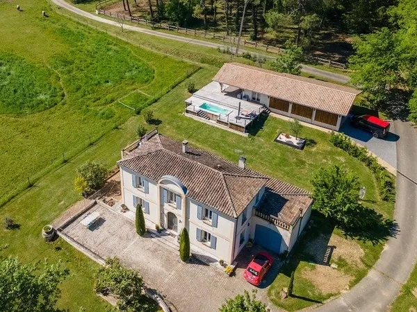 Propriété de charme avec vue panoramique sur la forêt 170m2, dépendance avec studio et grange, SALLE