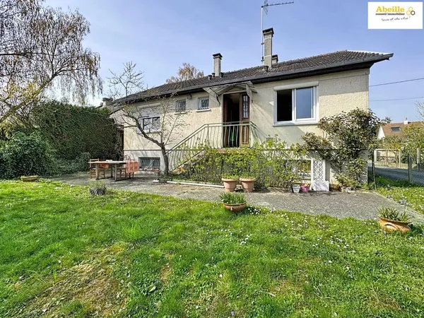 Secteur recherché, village calme avec écoles.