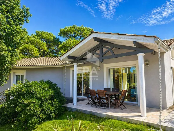 Pyla-sur-Mer Élégante villa aux volumes remarquables de 170m2