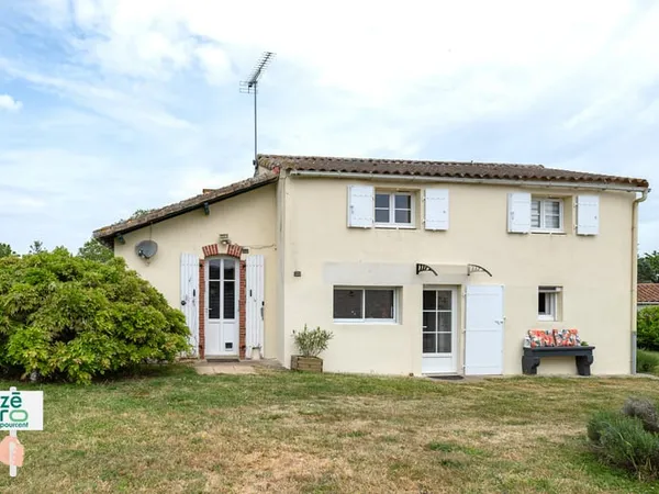 Maison 4 pièces 61 m2 Charmante maison en pierre rénovée a