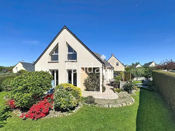 La BARRE de SEMILLY Maison avec vie de plain pied et jardin