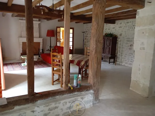 Maison de village avec grange sur 8300 m2 de terrain