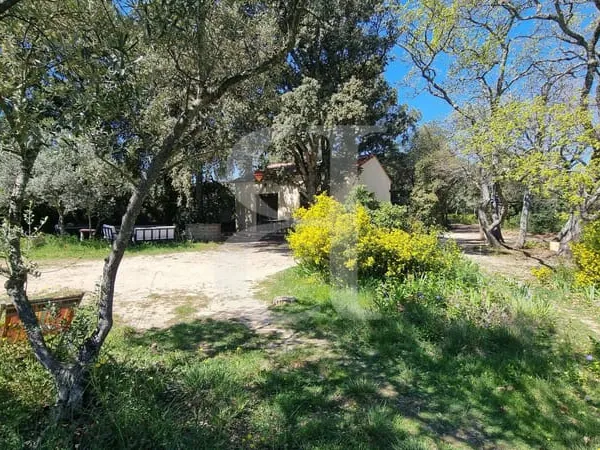 Maison de campagne avec parc bucolique à Carpentras