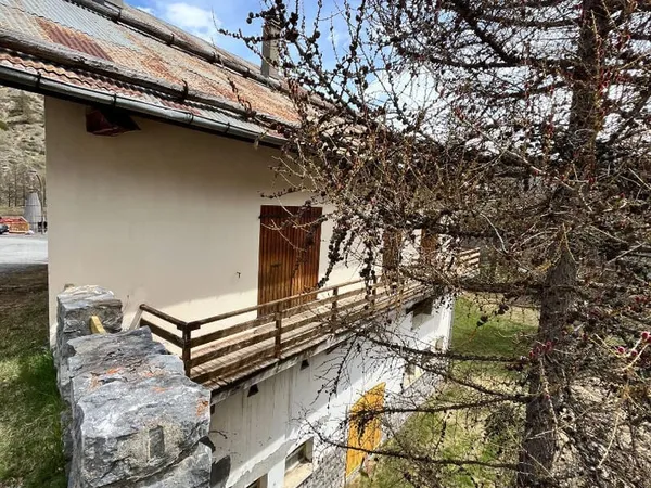 Maison à Ristolas à restaurer à aménager avec apt 44m²