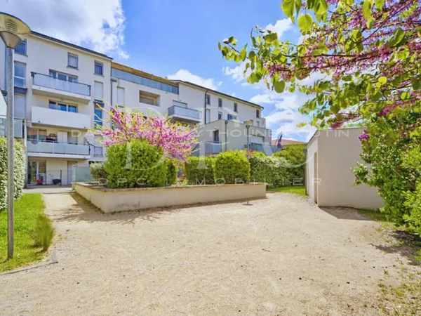 LALANDE- APPARTEMENT T3- DERNIER ETAGE- PARKING SOUS SOL