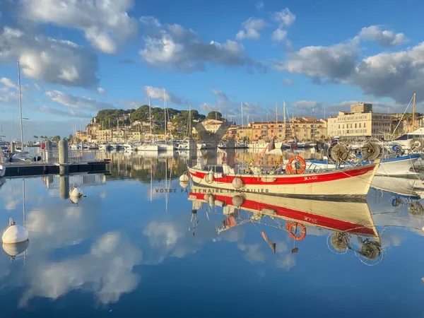 ELEGANT T4 DANS LE CENTRE-VILLE DE SANARY SUR MER