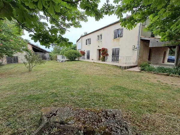 En limite Gers Nord MAISON avec terrain 1 ha 18 a