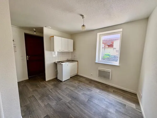 APPARTEMENT T1 BIS A LOUER A ROANNE - HYPER CENTRE :