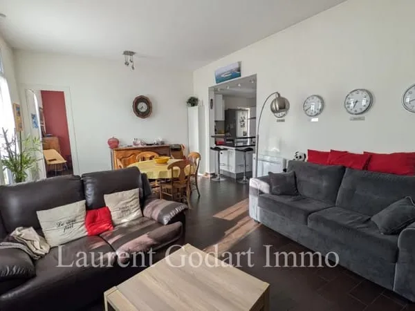 Maison de plain pied avec 2 chambres + dépendance