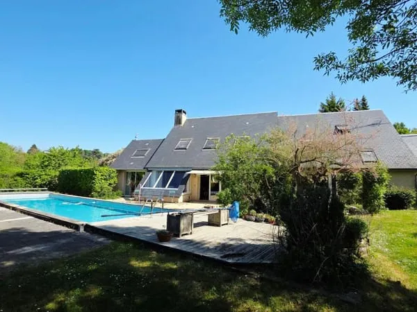 MAISON 7 PIECES 4 CHAMBRES PISCINE GARAGES ATELIER