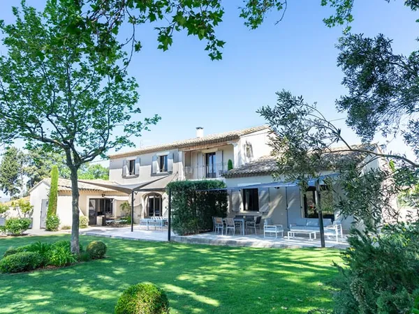Maison Eyragues 9 pièce(s) 296 m2