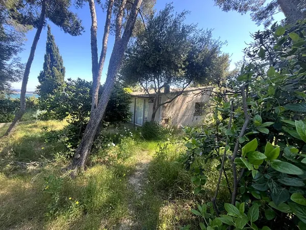 Rare à la vente - Cabanon sur 448m² de terrain