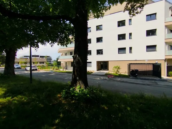 SAINT-JULIEN-EN-GENEVOIS, PARKING SOUS-SOL