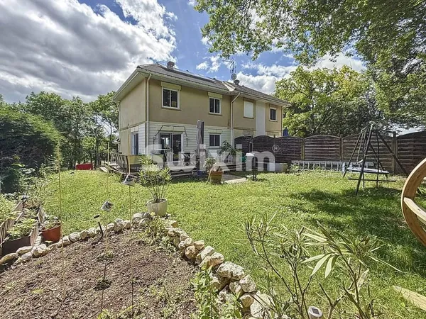 Maison mitoyenne T5 de 107m2 sur terrain de 500m2!