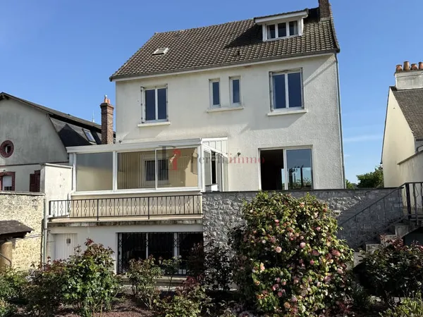 MAISON 4 CHAMBRES AVEC ESPACES AMENAGEABLES 1000M2 TOUS COMM