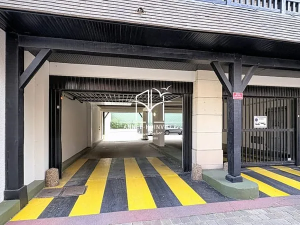 EMPLACEMENT DE PARKING PROCHE GARE