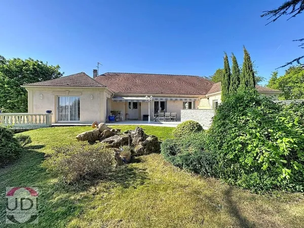 EXCLUSIVITE UDI ITTEVILLE - Pavillon de 230 m² de plain-pied À Vendre