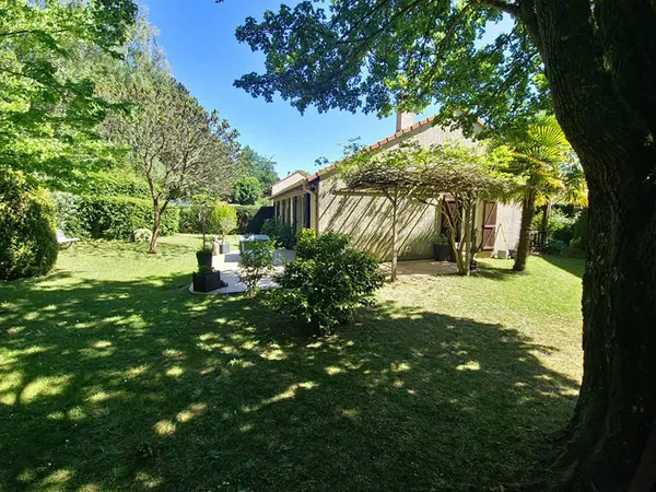 MAISON INDIVIDUELLE À VOISINS-LE-BRETONNEUX