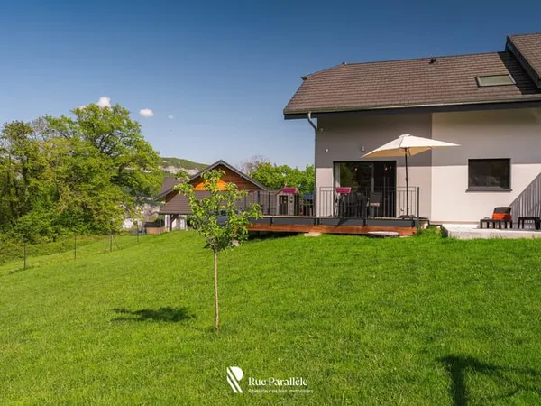 Maison mitoyenne T5 de 100m2 - terrasse et jardin - Sillingy