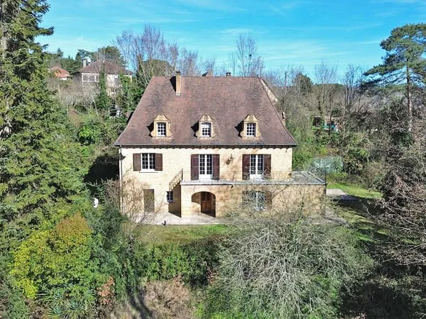 Maison de caractère à Sarlat avec appartement de 200 m2