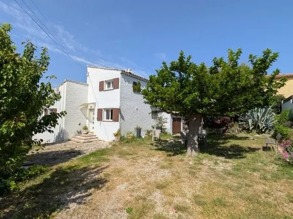 CEYRESTE proximité Village Villa T4 + studio