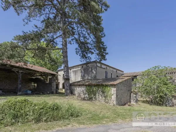 Magnifique corps de ferme à rénover, grand potentiel.