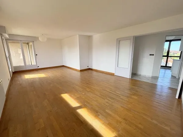 DIJON - Rue de Montchapet, - Bel appartement T6 de 109m² avec te