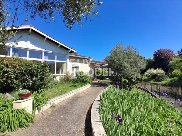 Ensemble immobilier de 260 m² avec piscine et sous-sols de 190m²