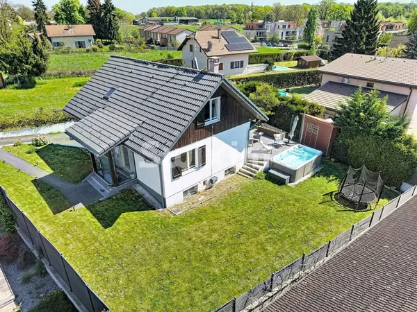 Maison individuelle T7 de 219m2 sur terrain de 870m2!
