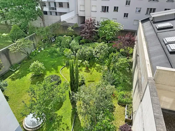 Laumière proche des Buttes Chaumont
