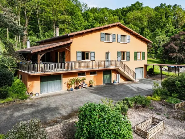 Maison de 258m2 sur parcelle de 8827m2