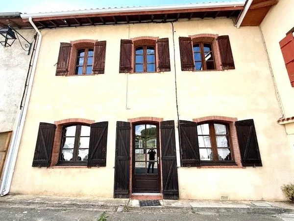 A SEULEMENT 5 MINUTES DE PAMIERS : MAISON DE VILLAGE A VEND