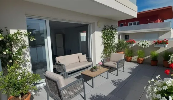 30.GARD.NIMES. Magnifique appartement de 69 m² avec terrasse de 42 m² dans résidence hautement sécur