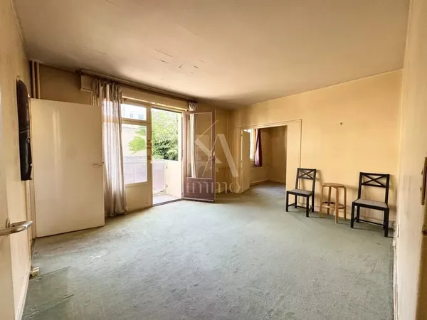 Soyer / Château / Général Gouraud - 2 pièces à rénover avec ascenseur et balcon